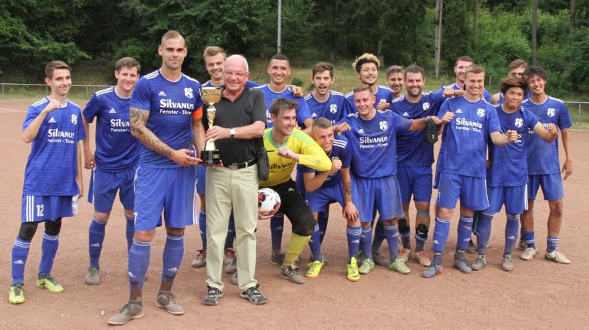 K640 2019 Sieger FC Reimsbach Pokalübergabe 3